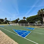 Pelican Walk 806